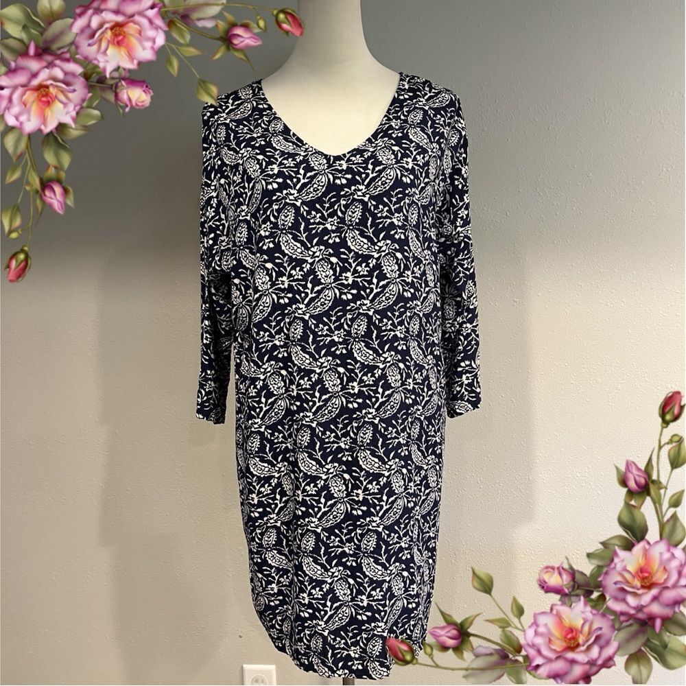 Old navy long sleeve v-neck loose fit knee length dress size‎ Medium
